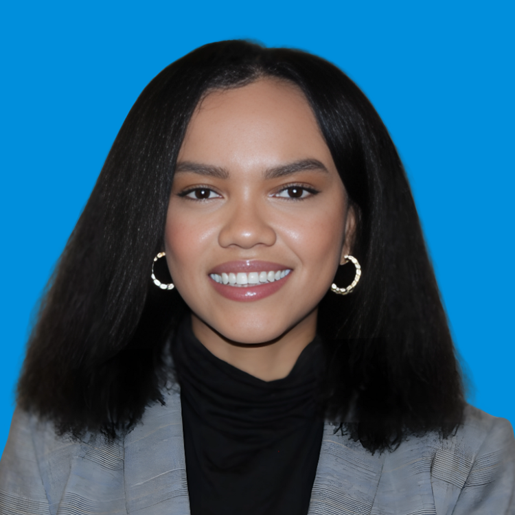 Mia Cheney headshot