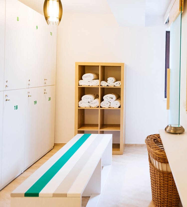 Golf club locker room - Avendra International's premium locker room facilities