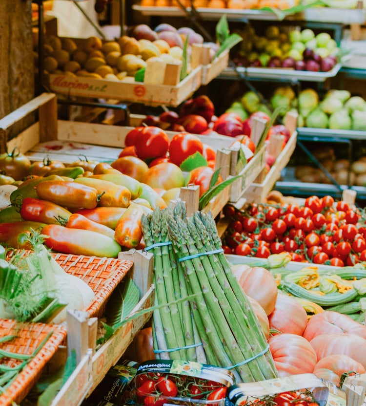 Fresh produce for sale at a market in Florence, Italy, showcasing Avendra International's food procurement solutions for high-quality vegetables.